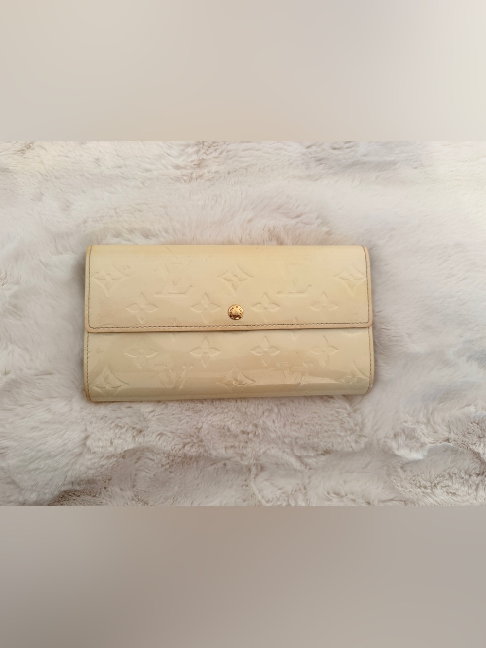 Authentic Louis Vuitton Monogram Empreinte Vernis Sarah Wallet in Beige Poudre
